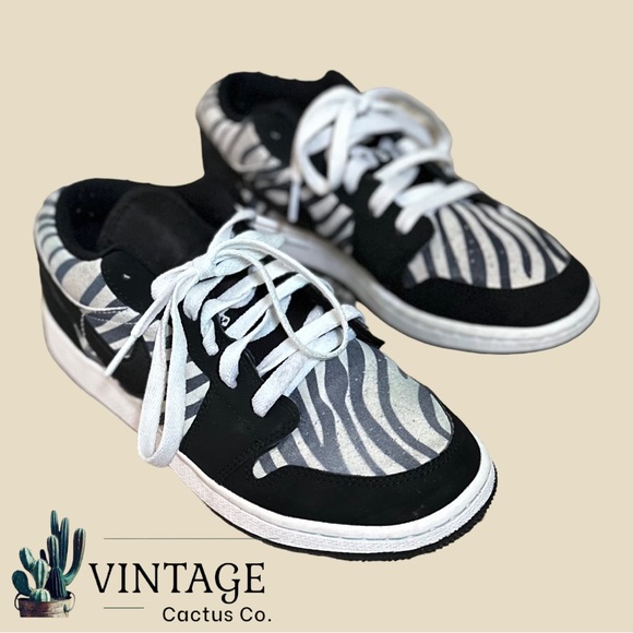 Jordan 1 Low - Zebra Print Sneakers - Great Condition - Picture 2 of 16